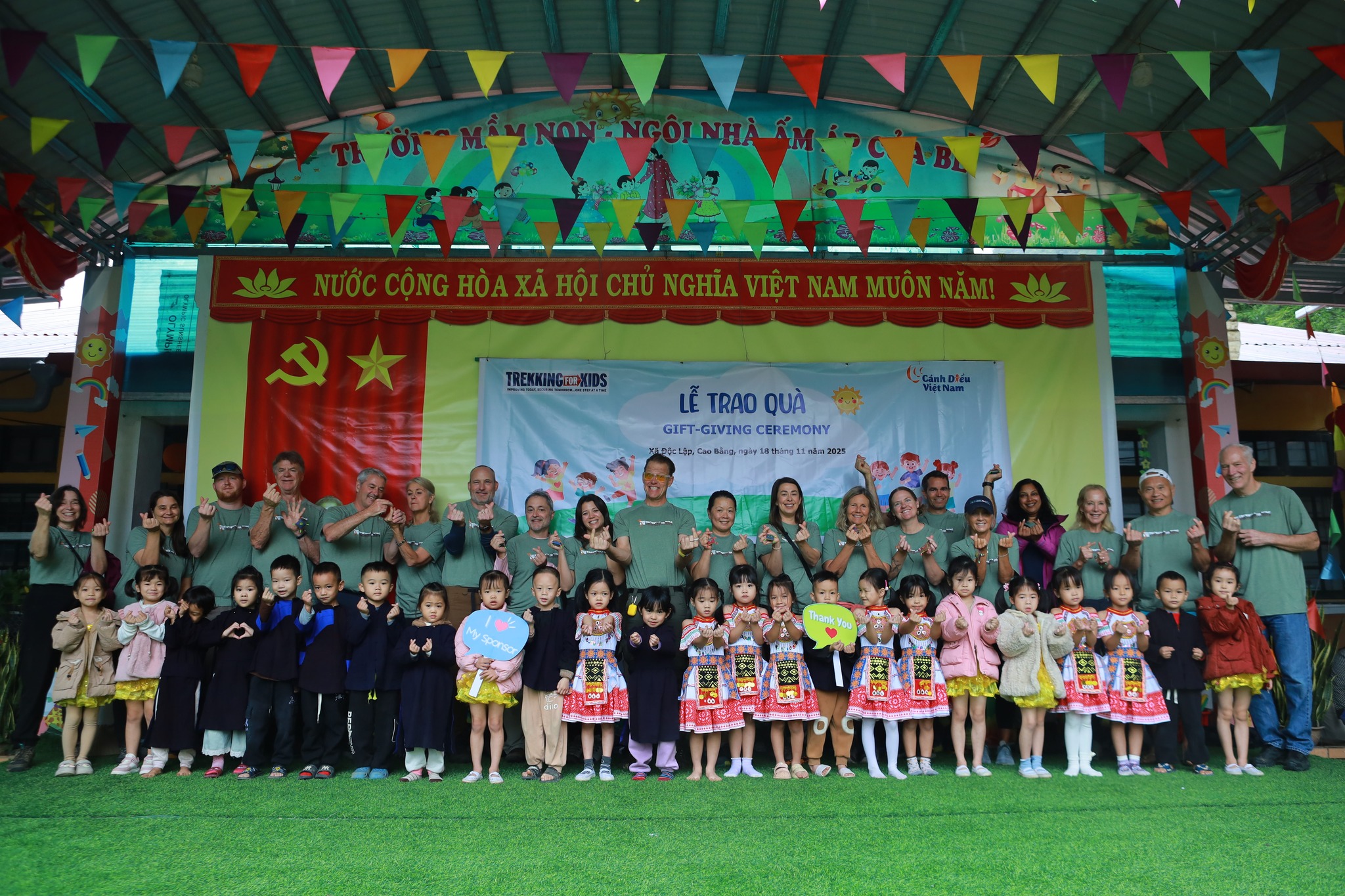 CHUYẾN THĂM ĐẦY Ý NGHĨA CỦA TREKKING4KIDS TẠI CAO BẰNG